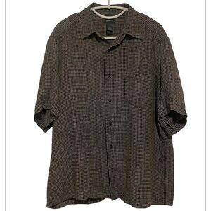 Claiborne Size Large Button Down Men’s Short Sleeve Geometric Silk Shirt